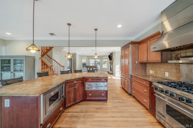 $929,000 | 44 East Margin Road, Ridge, NY 11961