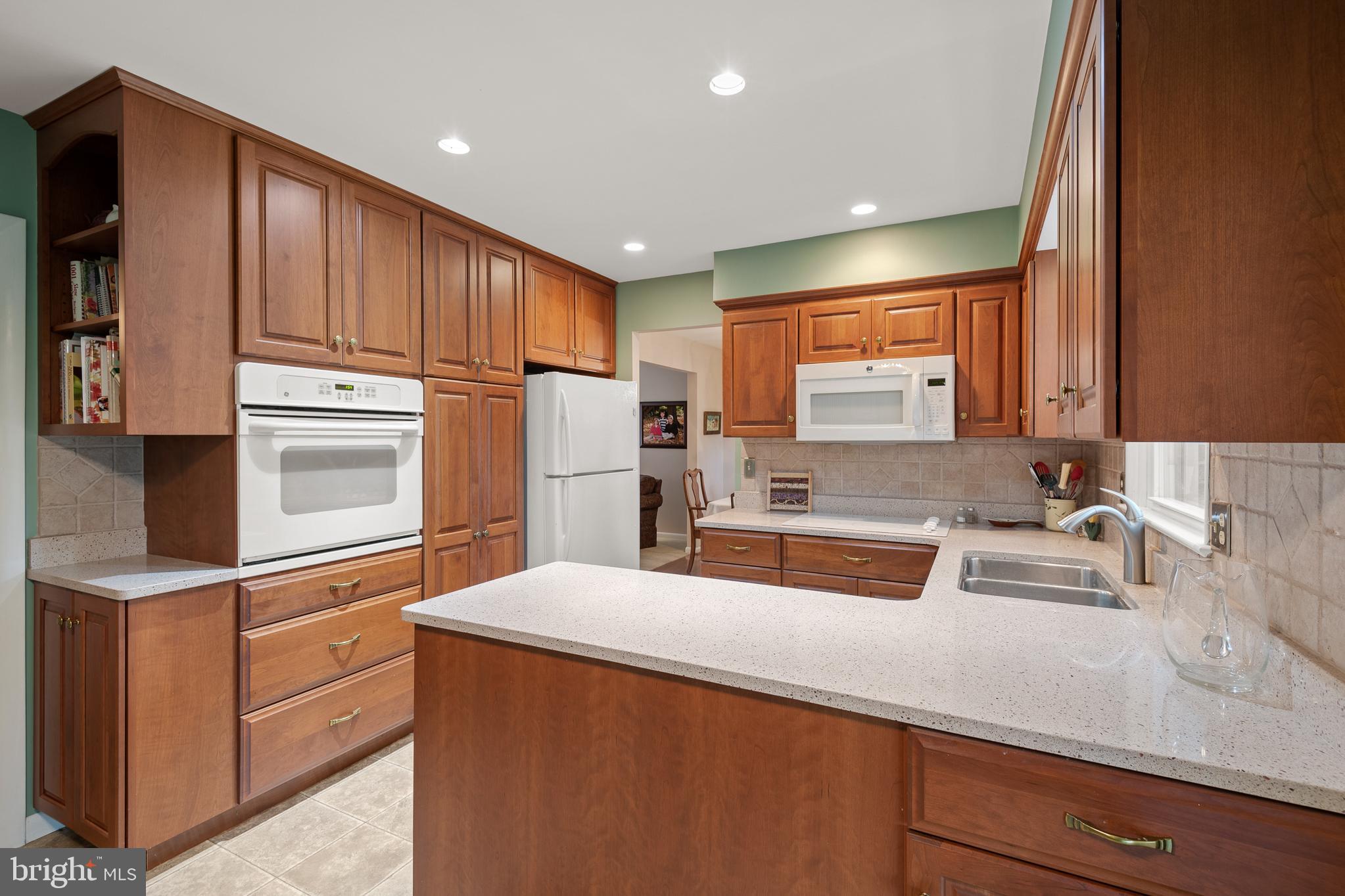 1046 Devonshire Road Lancaster, PA 17601 - Photo 13 of 39