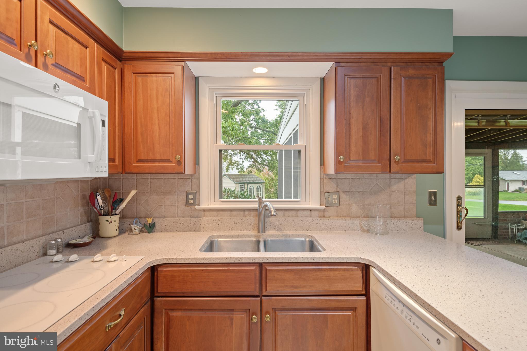 1046 Devonshire Road Lancaster, PA 17601 - Photo 15 of 39