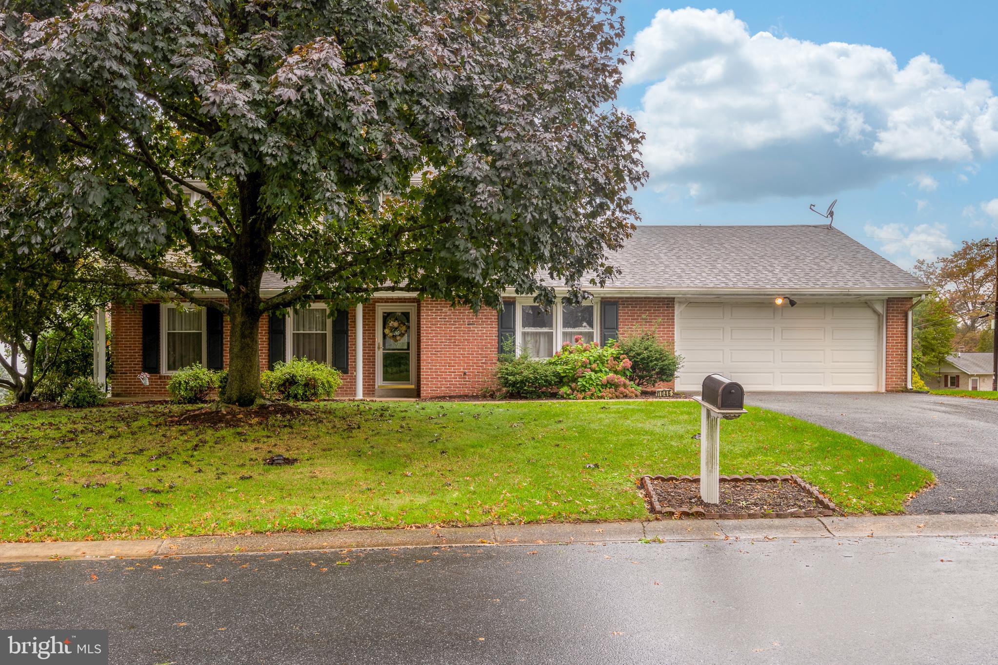 1046 Devonshire Road Lancaster, PA 17601 - Photo 2 of 39