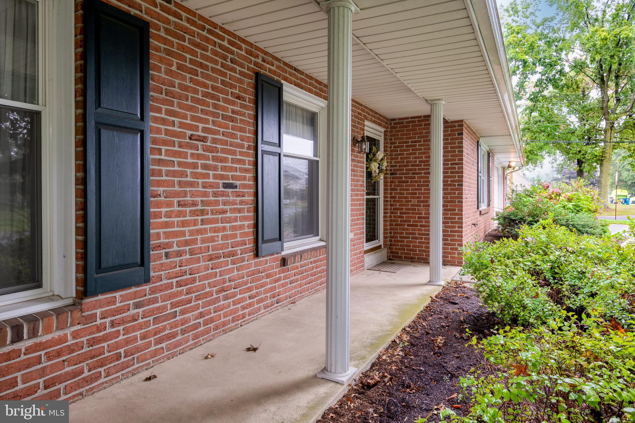 1046 Devonshire Road Lancaster, PA 17601 - Photo 4 of 39