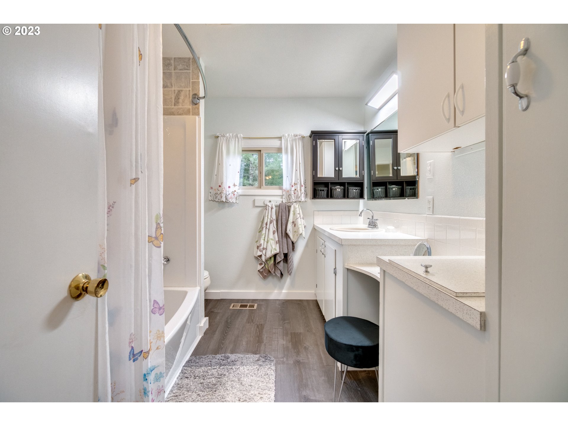 1515 Southeast Northway Road Corbett, OR 97019 - Photo 21 of 32 a bathroom with a sink a toilet and shower