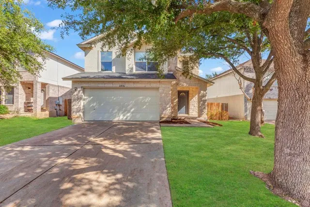 a view of a yard with a fountain