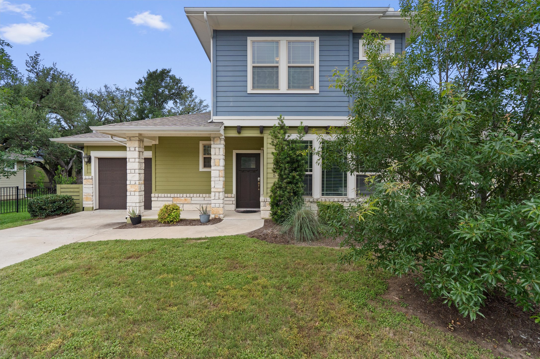10625 Wills Loop Austin, TX 78717 - Photo 4 of 38 Conveniently located near the Metro Rail, and easy access to major highways, top-notch shopping, dining, and healthcare.