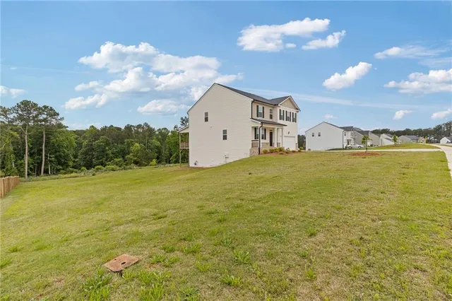a view of a house with a yard