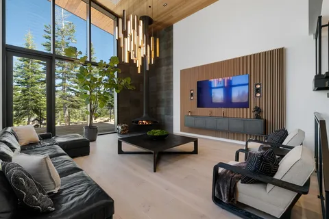 $2,875,000 | 15612 Ski Slope Way, Truckee, CA 96161
