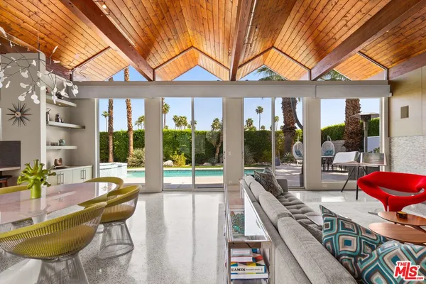 $2,195,000 | 1732 Royal Palm Court, Palm Springs, CA 92262