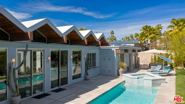 $2,195,000 | 1732 Royal Palm Court, Palm Springs, CA 92262