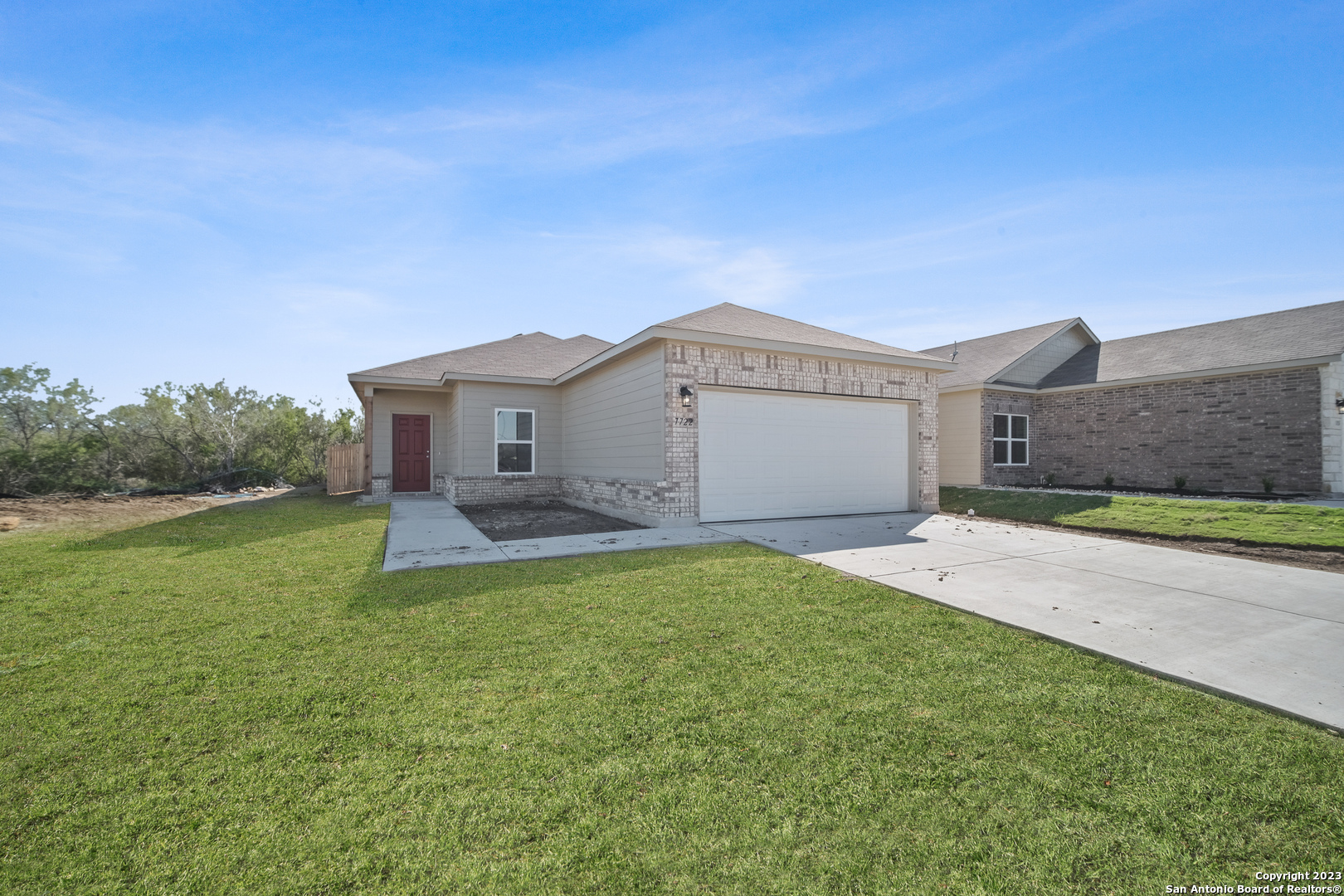 a view of a house with a backyard