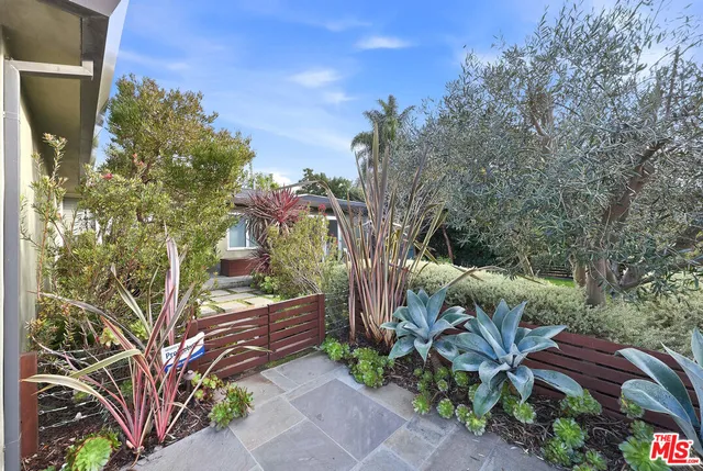 a view of a utility room