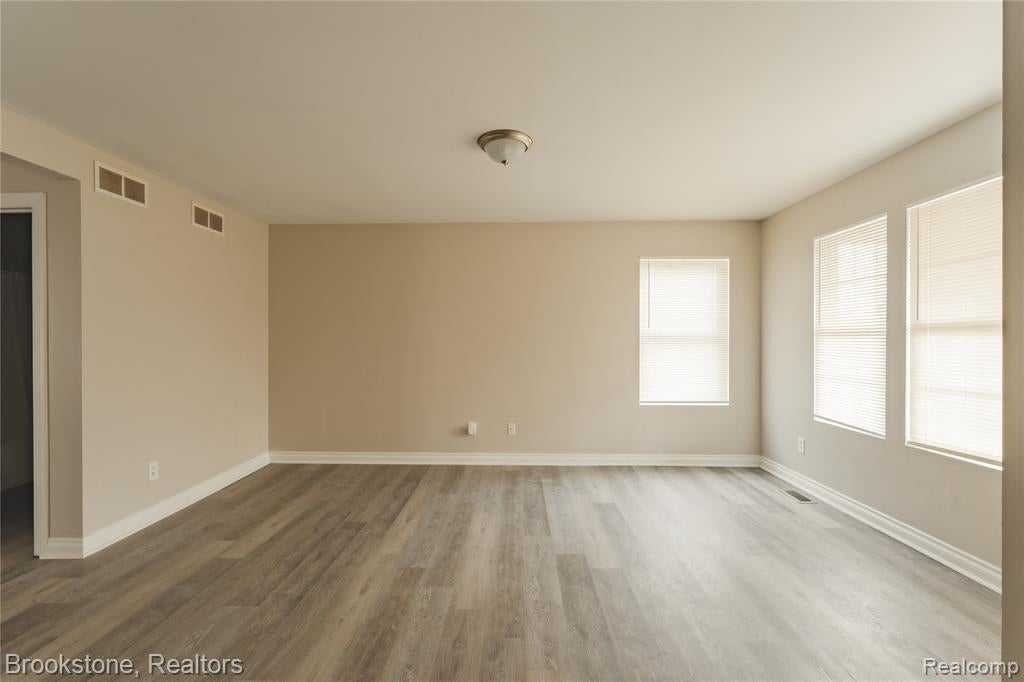 270 Franklin Road Pontiac, MI 48341 - Photo 5 of 46