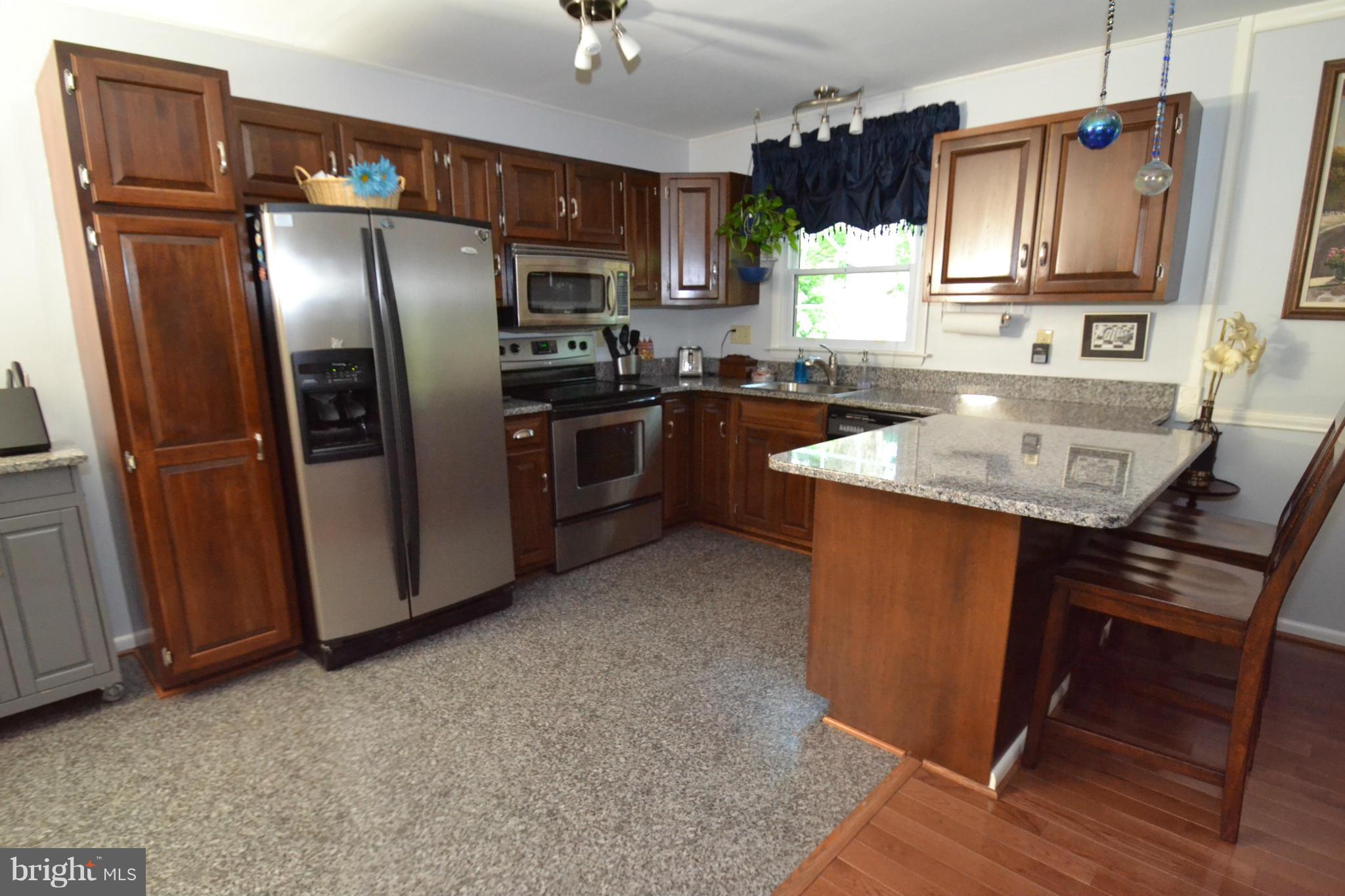 6872 Many Days Columbia, MD 21045 - Photo 12 of 30 Kitchen Great layout with breakfast bar