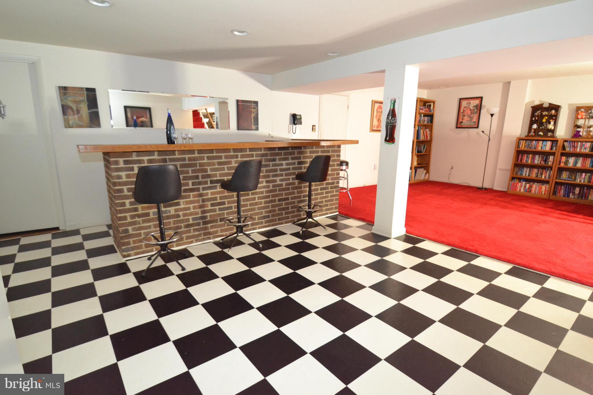 6872 Many Days Columbia, MD 21045 - Photo 22 of 30 HUGE Family Room w/bar for entertaining