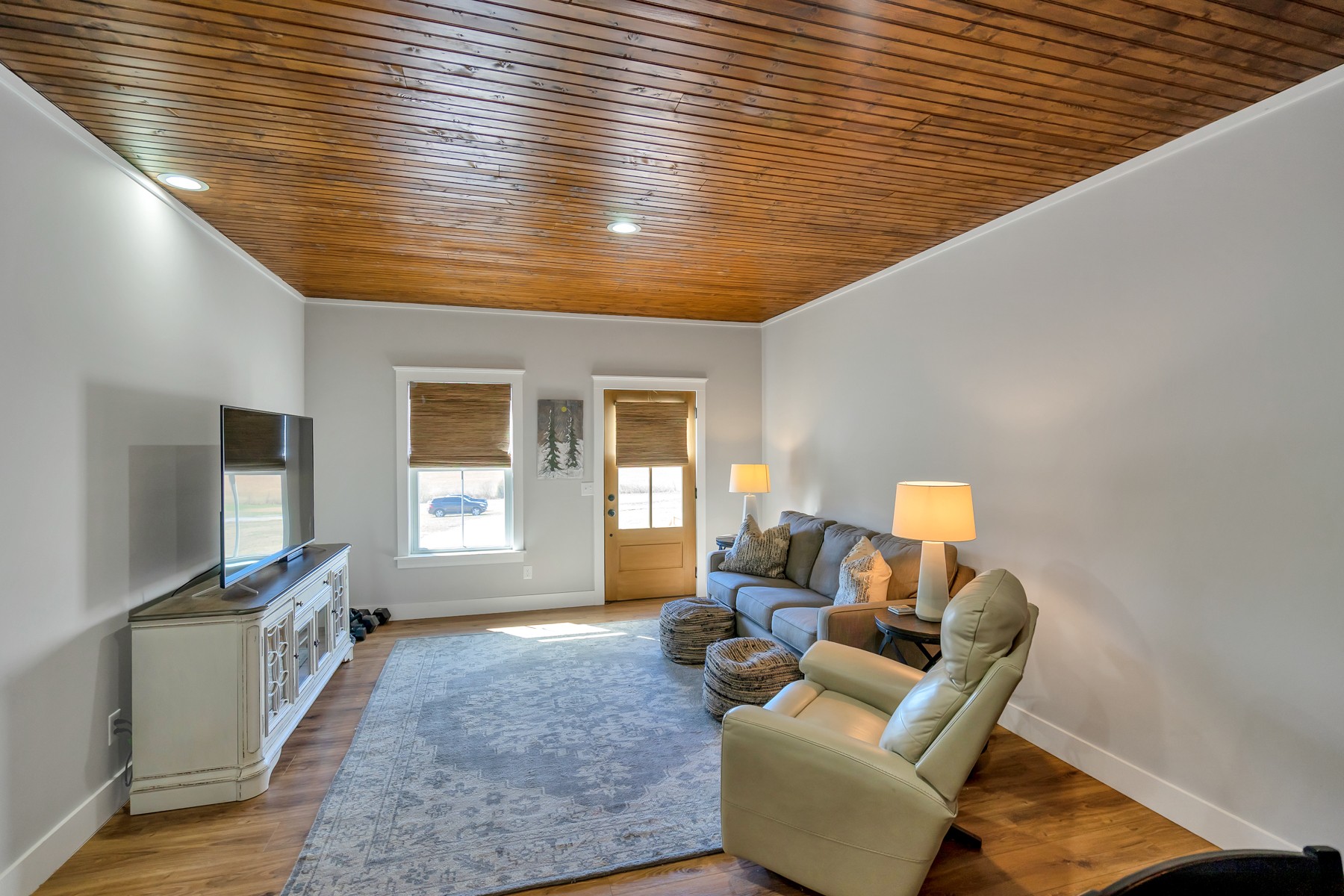 1687 Porter Road Burns, TN 37029 - Photo 21 of 32 a living room with furniture and a flat screen tv