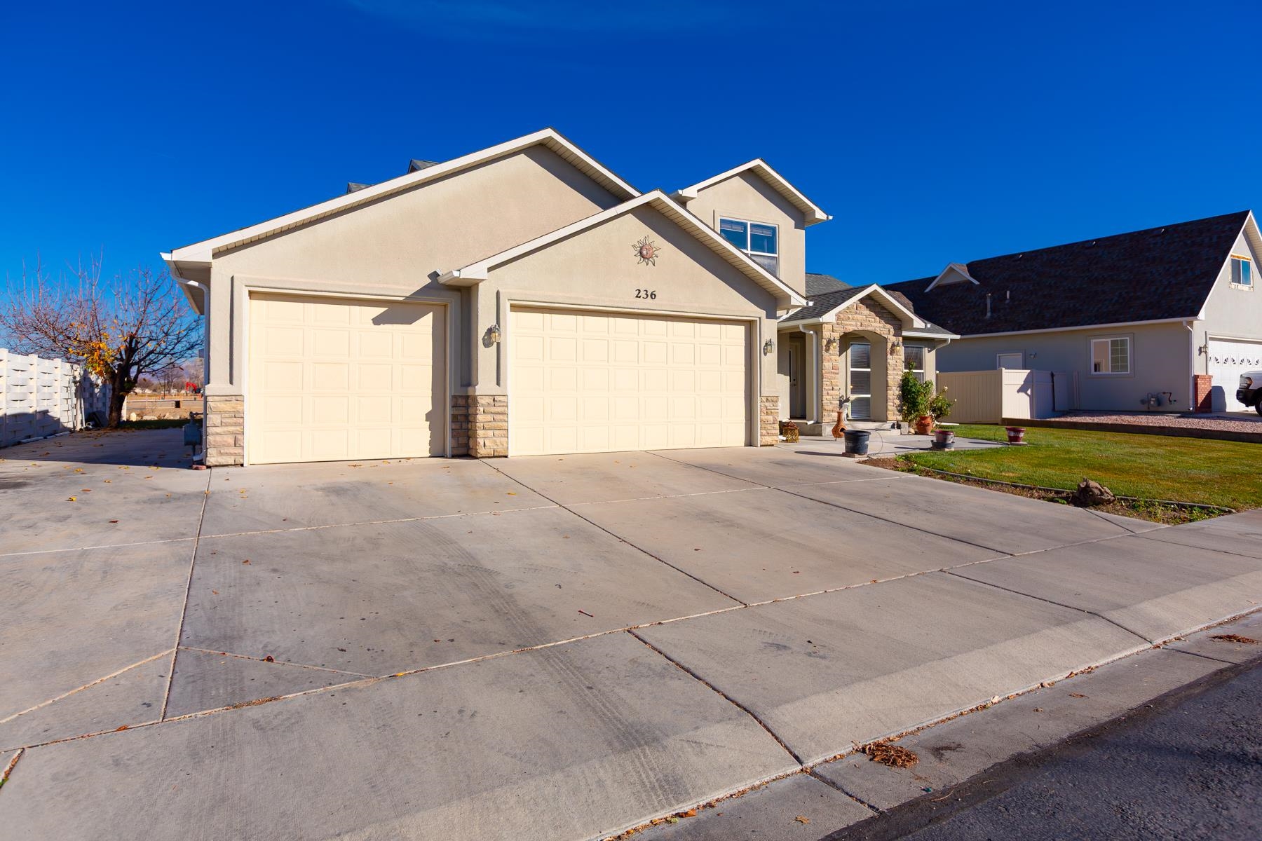 236 Frontier Street Grand Junction, CO 81503 - Photo 3 of 40