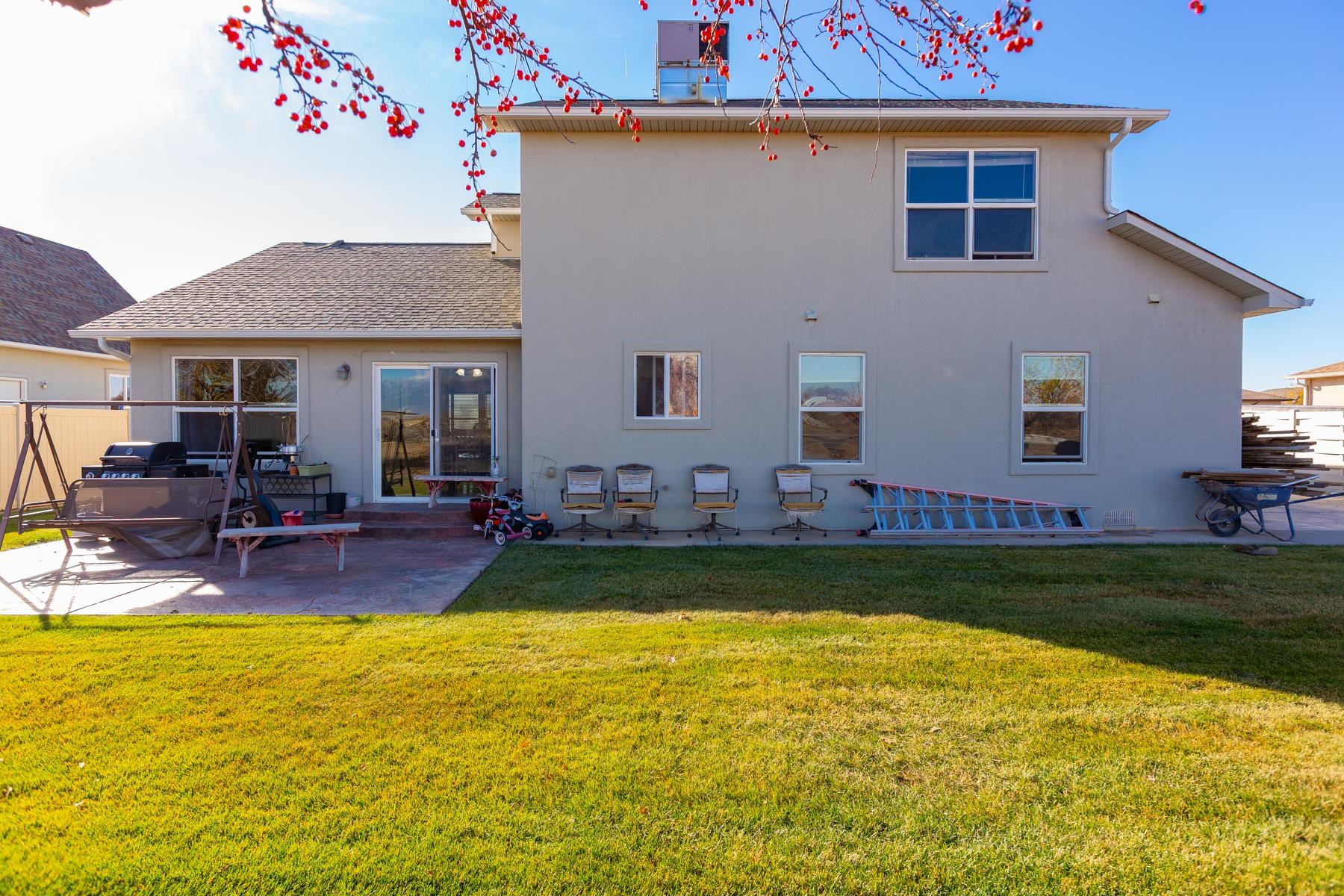 236 Frontier Street Grand Junction, CO 81503 - Photo 6 of 40 a view of a house with swimming pool and sitting area