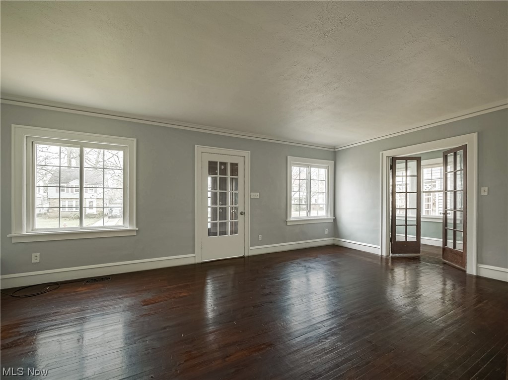 1007 Rushleigh Road Cleveland Heights, OH 44121 - Photo 6 of 22 crown molding