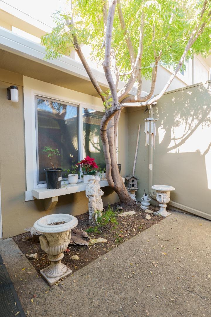 19308 Creekside Circle Salinas, CA 93908 - Photo 4 of 21 a front view of a house with sitting area