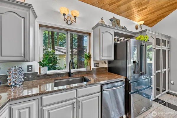 $1,300,000 | 2851 East Mason Lake Drive East, Grapeview, WA 98546