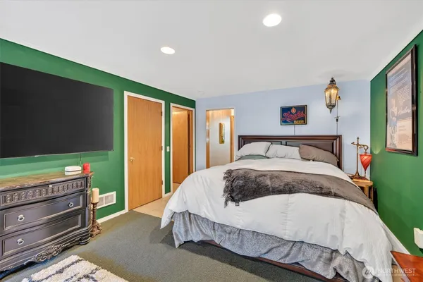 $1,300,000 | 2851 East Mason Lake Drive East, Grapeview, WA 98546