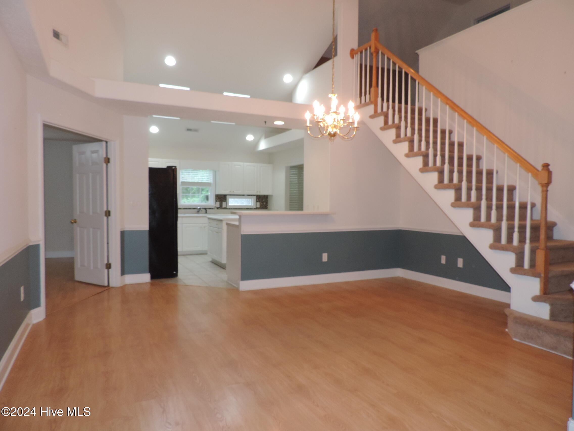 327 Neuchatel Road New Bern, NC 28562 - Photo 2 of 27 living room