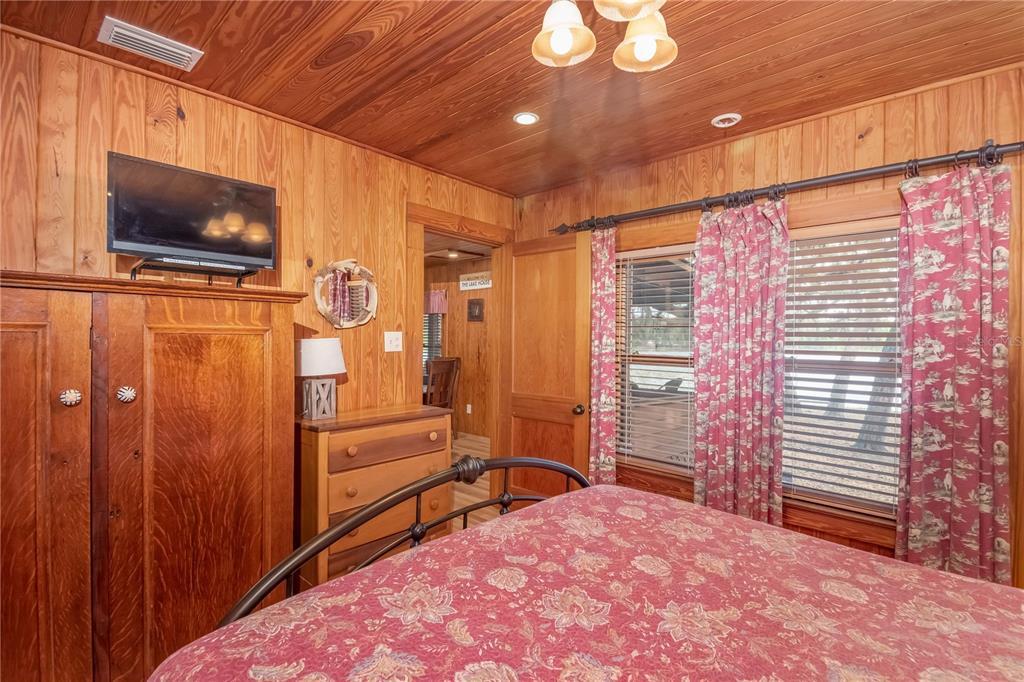 22645 Northeast 105th Avenue Road Fort McCoy, FL 32134 - Photo 14 of 27 a room with furniture and flat screen tv