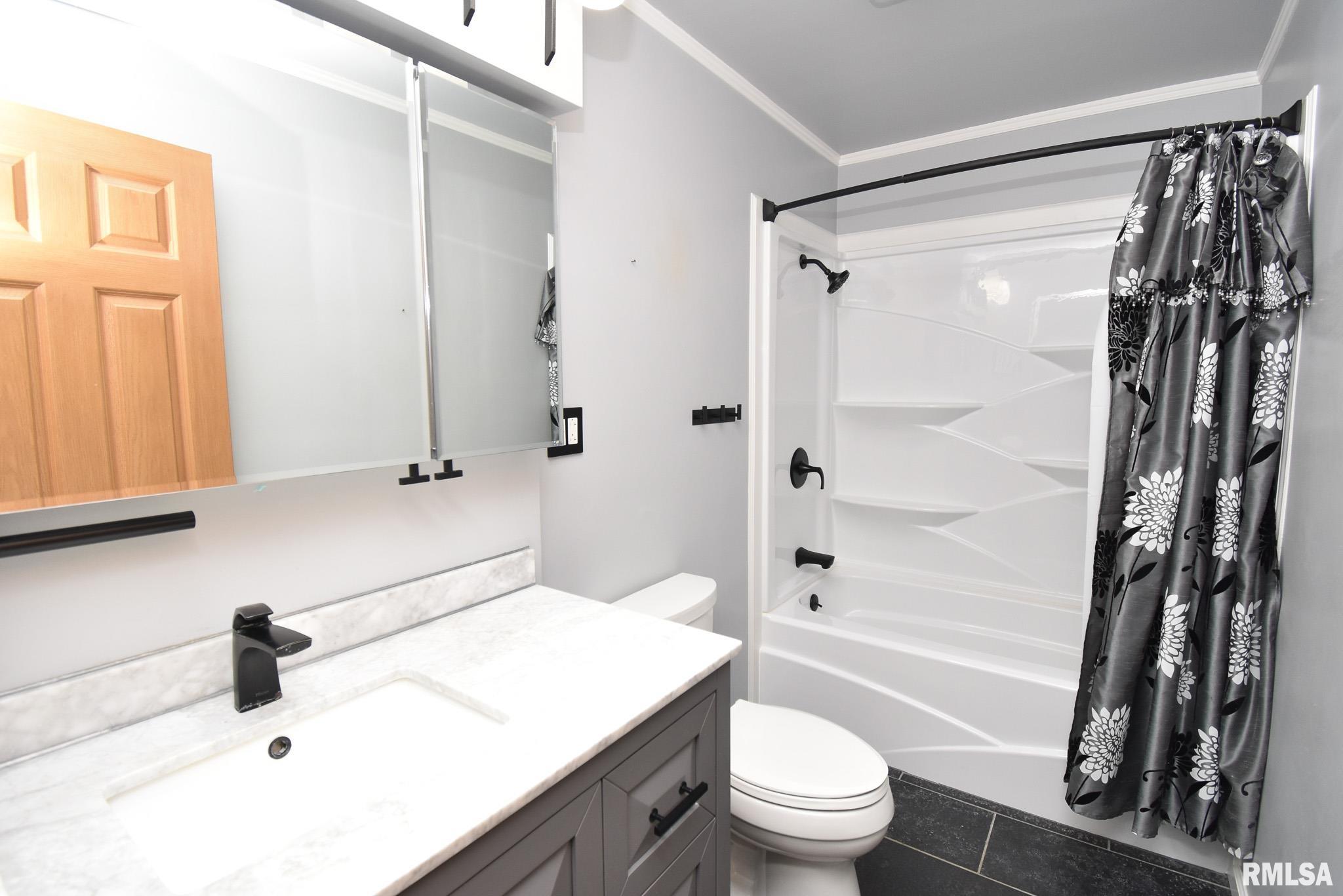 2715 Tiara Strip Peoria, IL 61607 - Photo 12 of 30