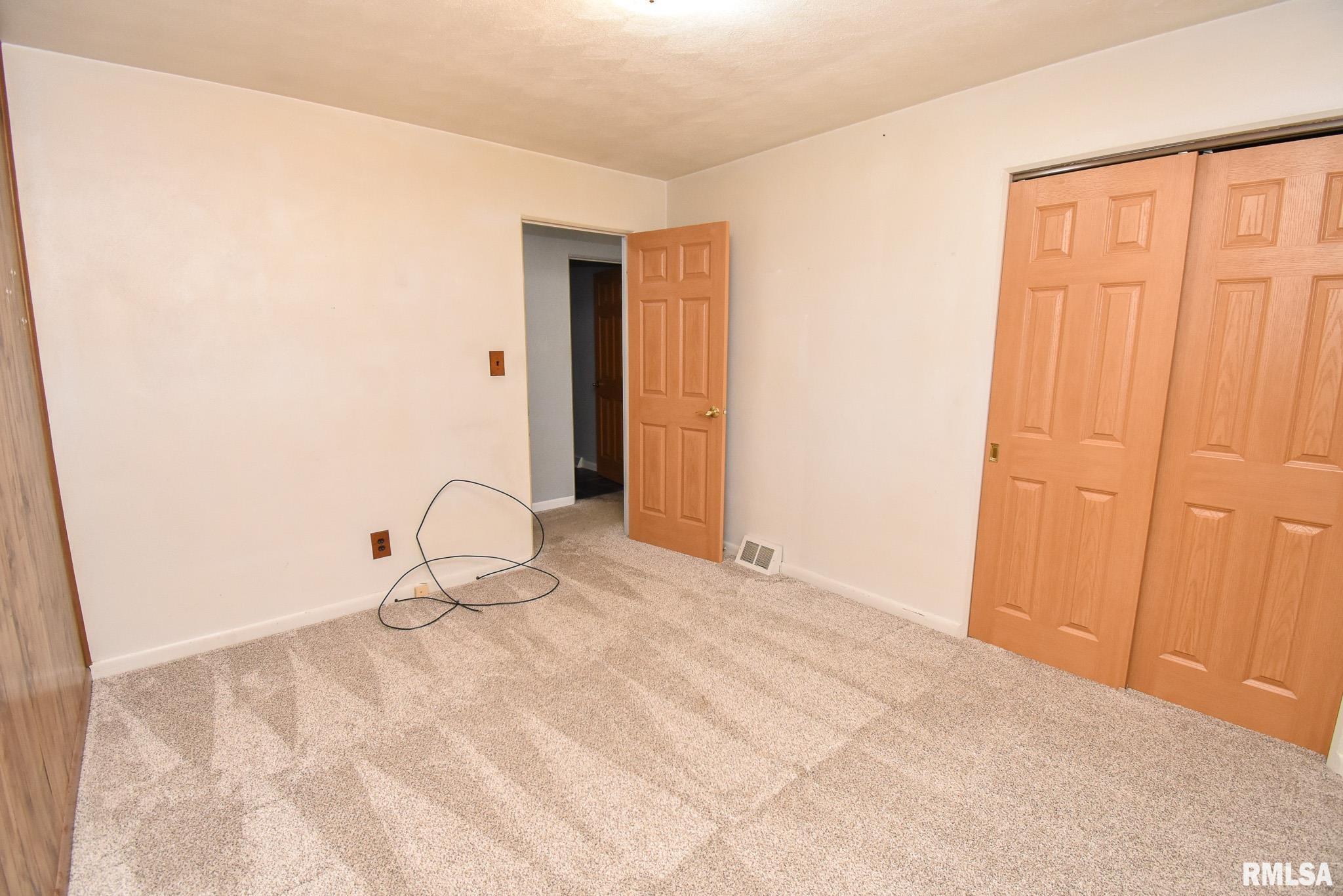 2715 Tiara Strip Peoria, IL 61607 - Photo 19 of 30