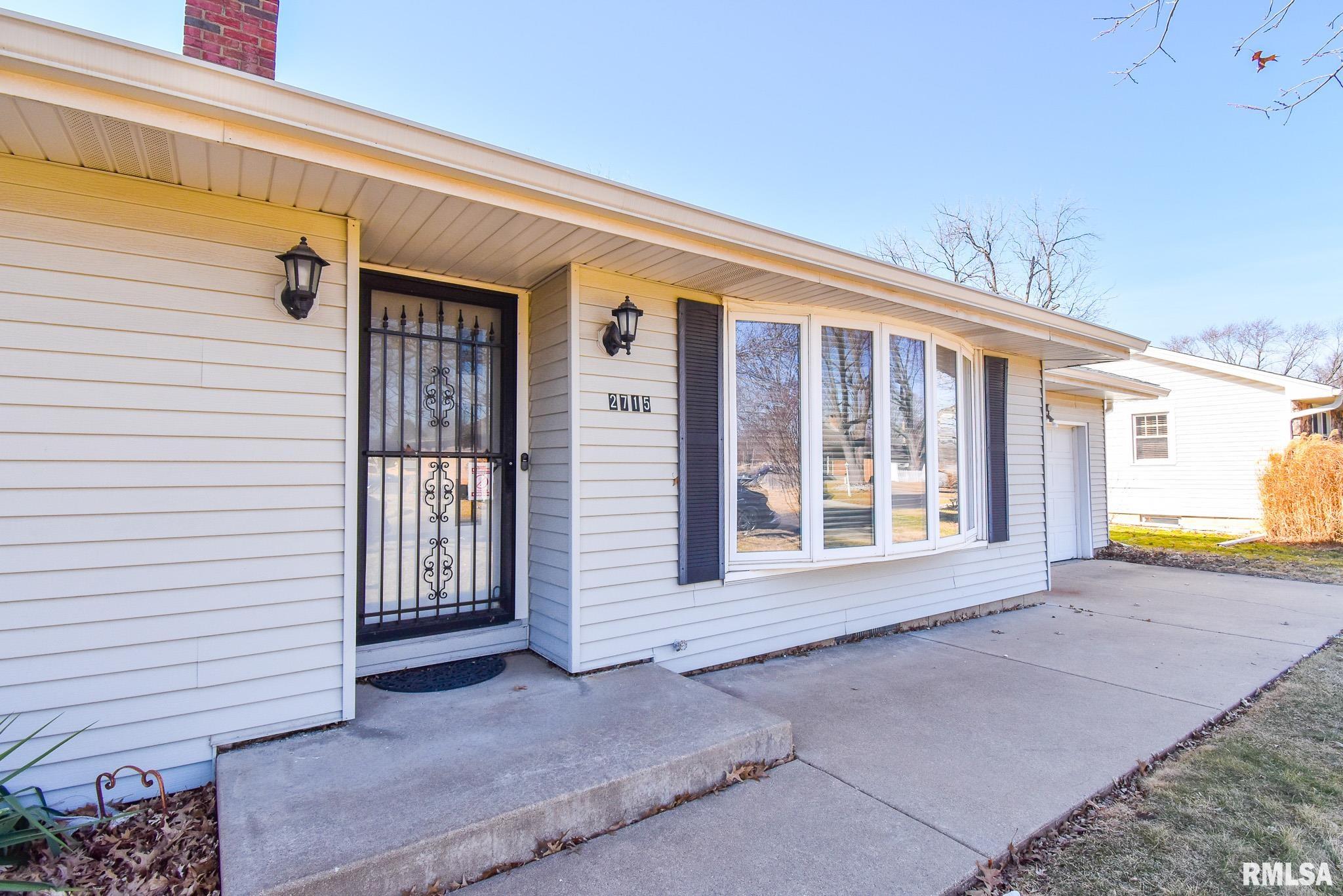 2715 Tiara Strip Peoria, IL 61607 - Photo 2 of 30