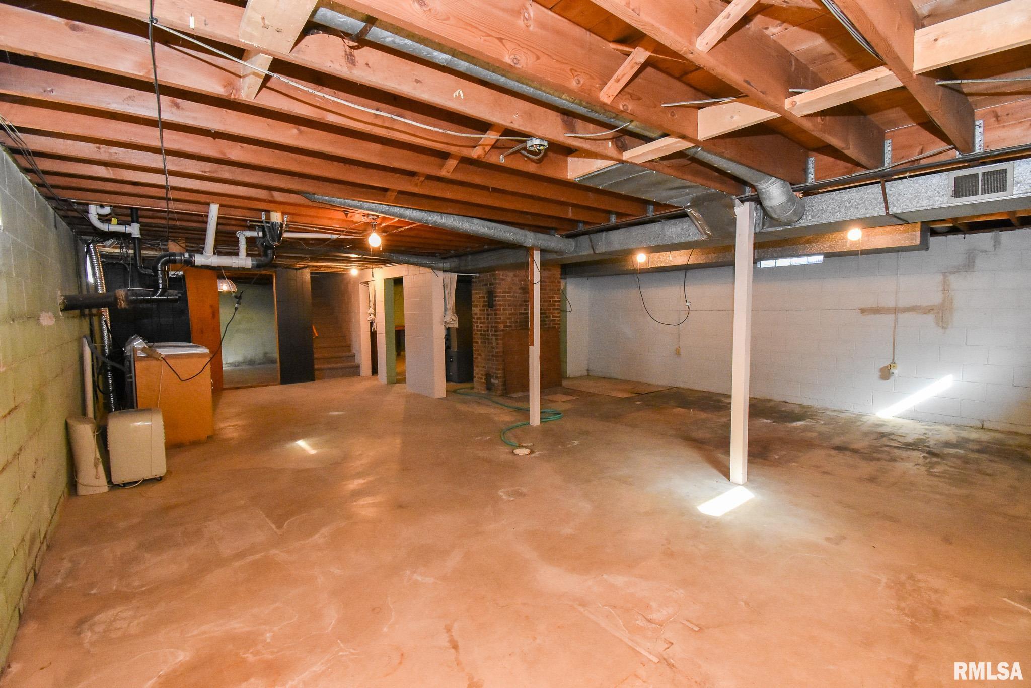 2715 Tiara Strip Peoria, IL 61607 - Photo 23 of 30