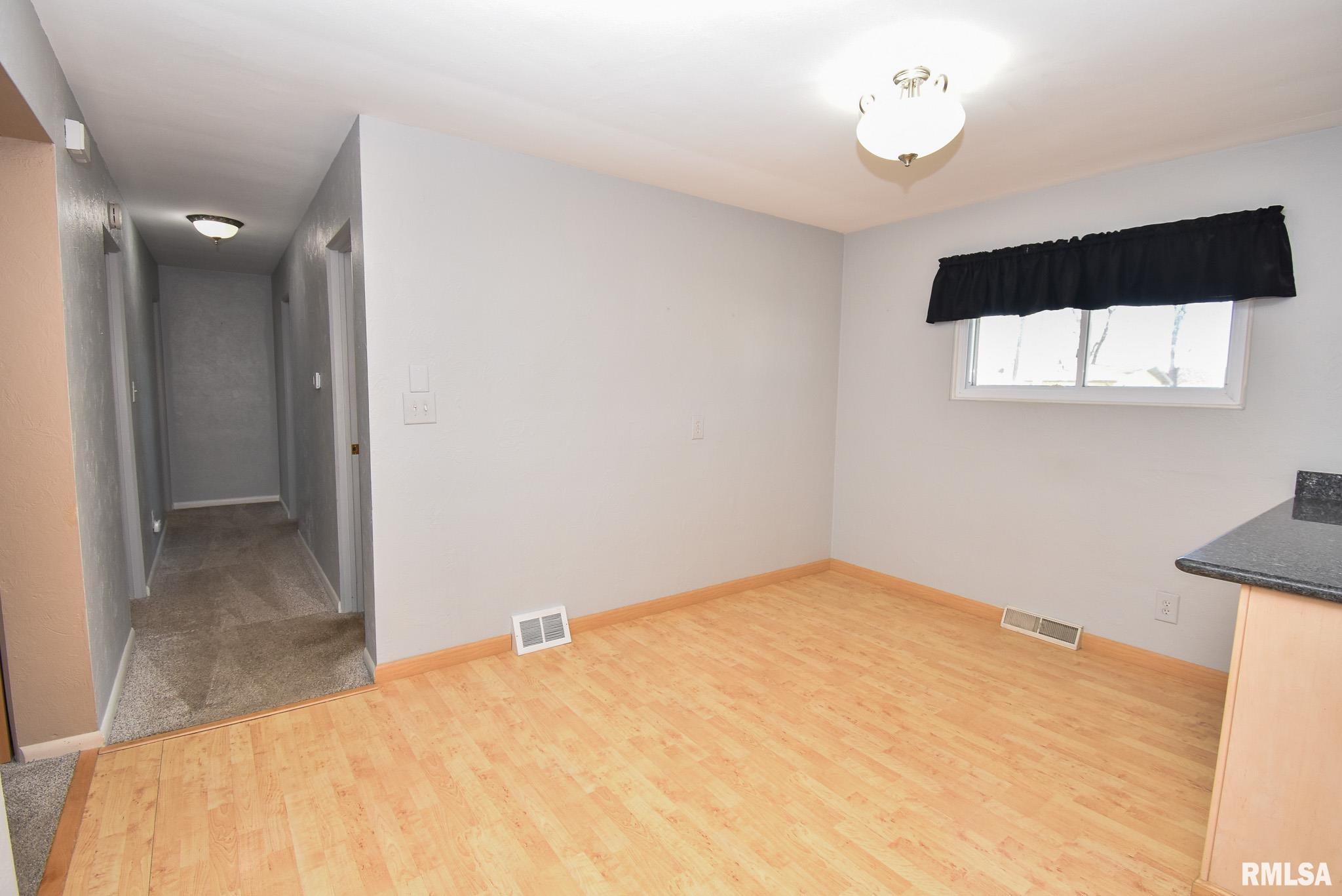 2715 Tiara Strip Peoria, IL 61607 - Photo 8 of 30