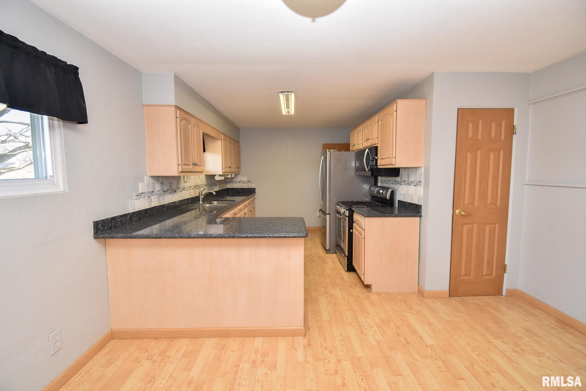 2715 Tiara Strip Peoria, IL 61607 - Photo 9 of 30