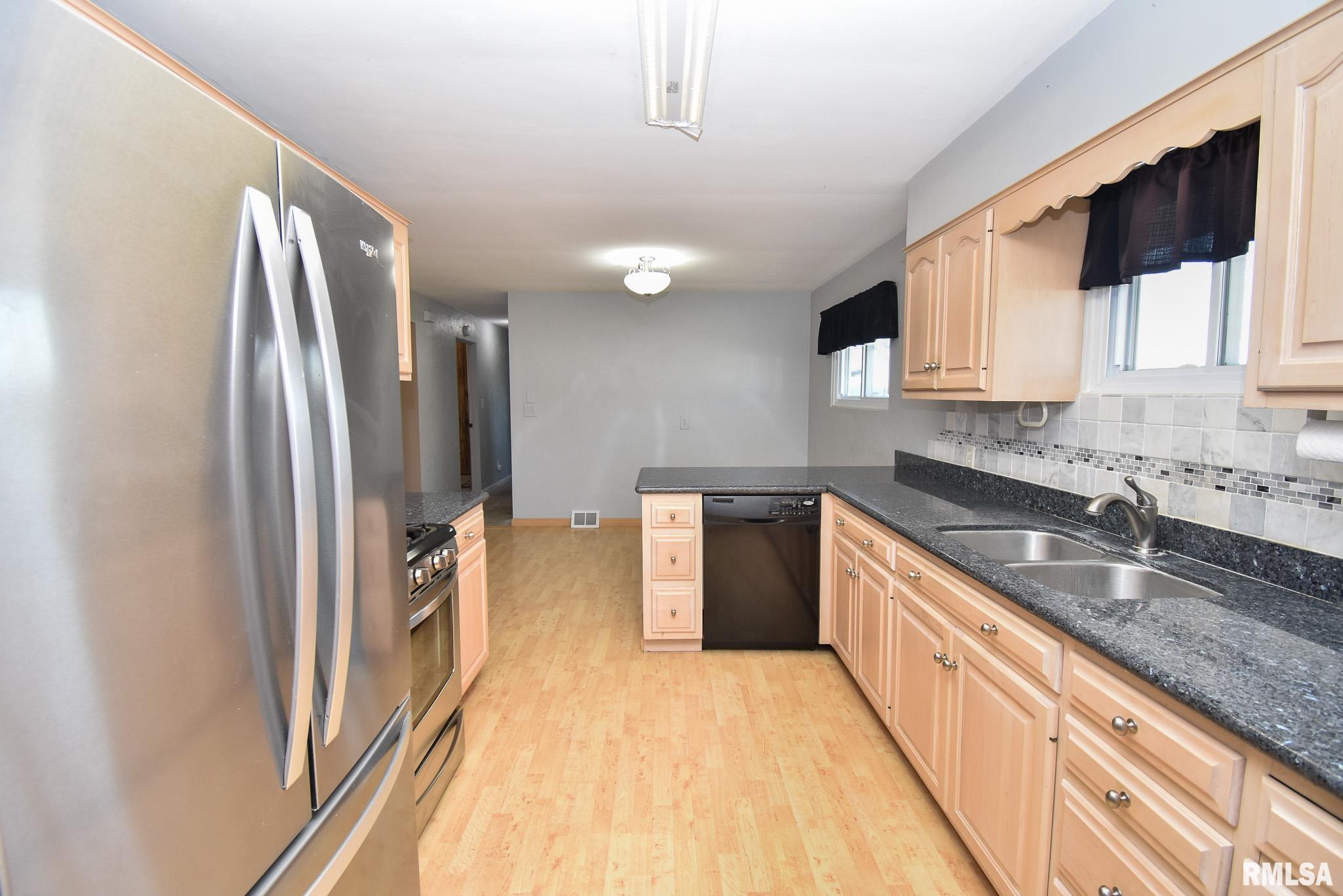 2715 Tiara Strip Peoria, IL 61607 - Photo 10 of 30