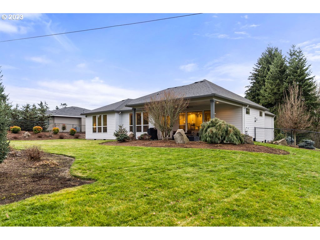 4501 Northwest 122nd Street Vancouver, WA 98685 - Photo 25 of 28 a front view of a house with garden
