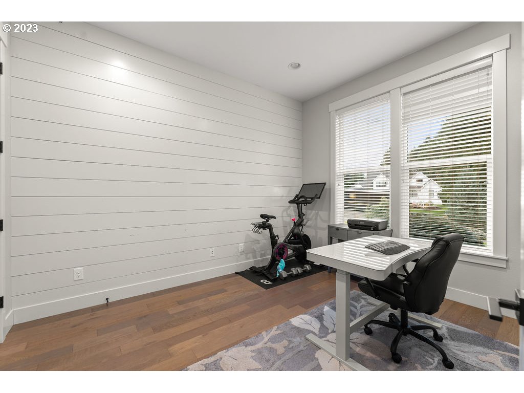 4501 Northwest 122nd Street Vancouver, WA 98685 - Photo 4 of 28 a room with a table and chairs