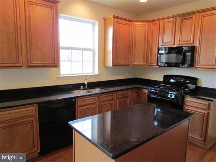1552 Hidden Valley Road Allentown, PA 18103 - Photo 2 of 25 Gallery Image 2