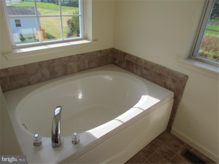 1552 Hidden Valley Road Allentown, PA 18103 - Photo 17 of 25 Gallery Image 17