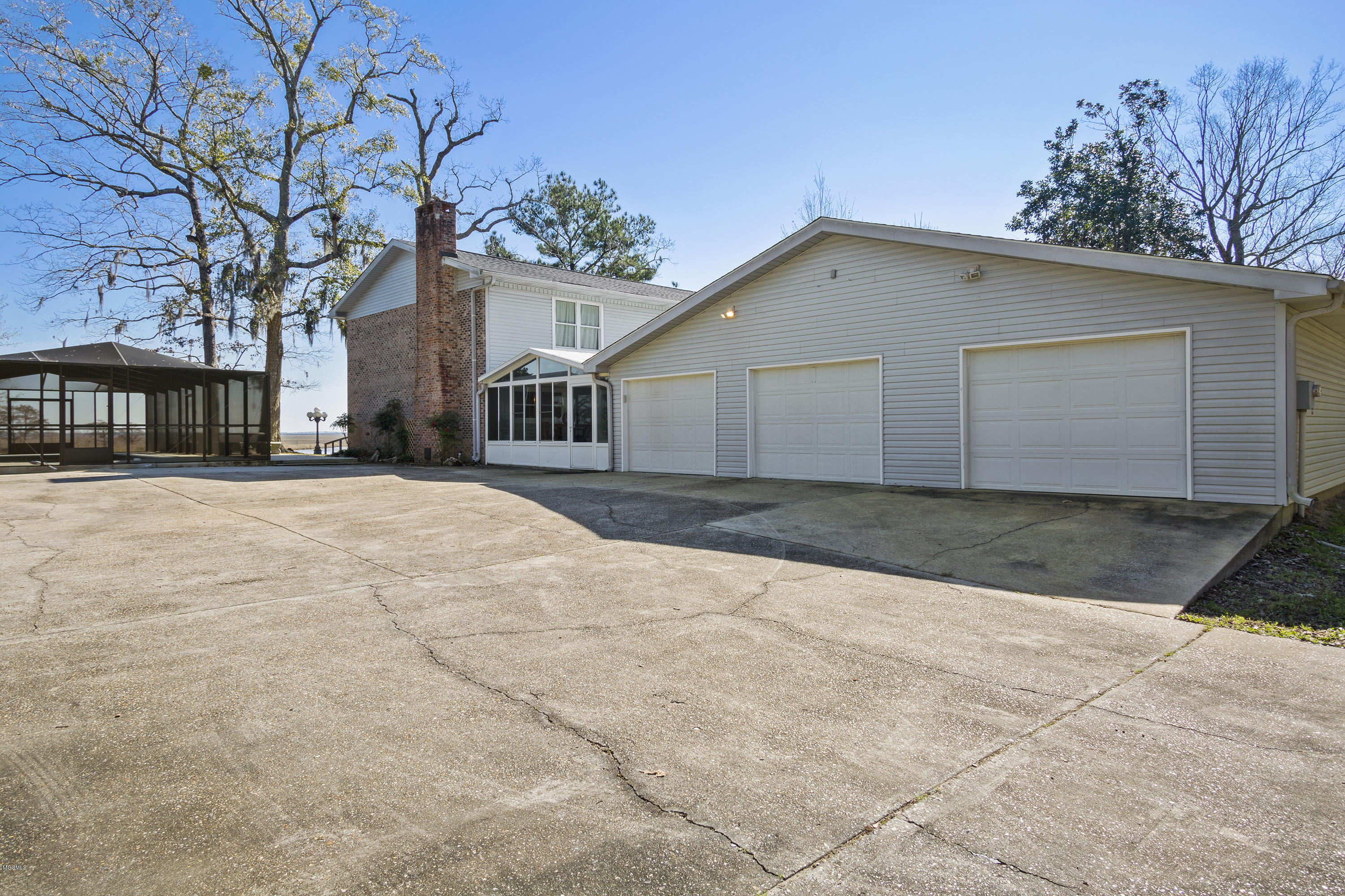 7508 Bluff Point Road Gautier, MS 39553 - Photo 44 of 47 Driveway