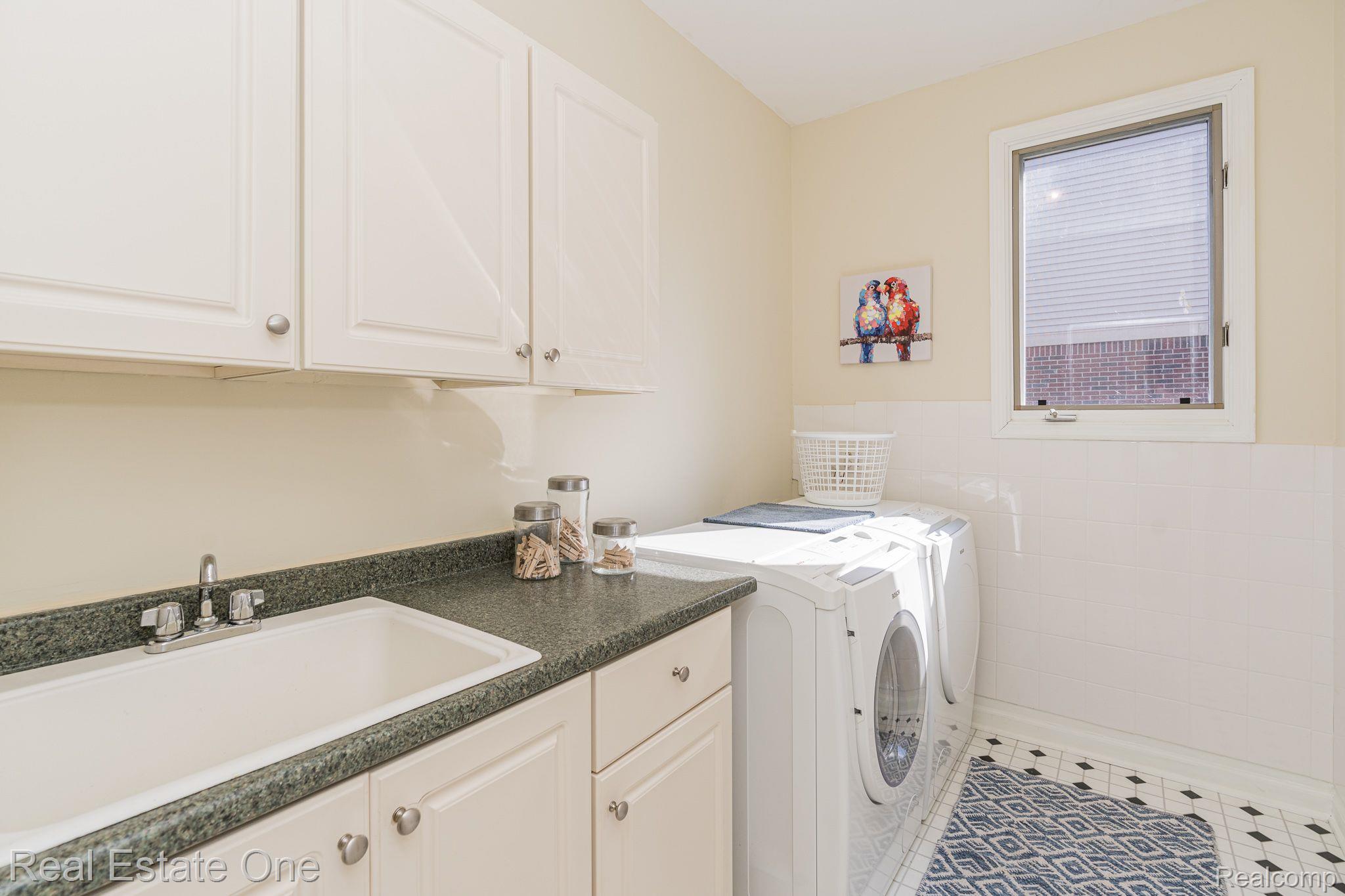 1233 Letica Drive Rochester, MI 48307 - Photo 17 of 27 Gallery Image 17