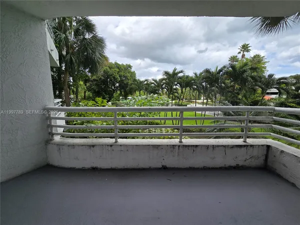 $2,300 | 3300 Northeast 192 Street, Unit 210, Aventura, FL 33180