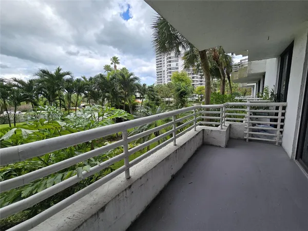 $2,300 | 3300 Northeast 192 Street, Unit 210, Aventura, FL 33180