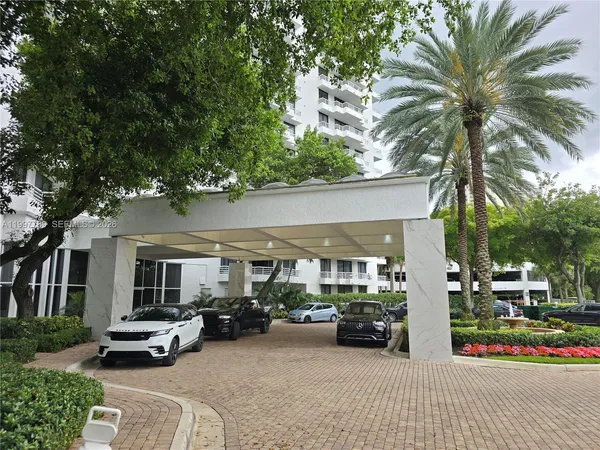 $2,300 | 3300 Northeast 192 Street, Unit 210, Aventura, FL 33180