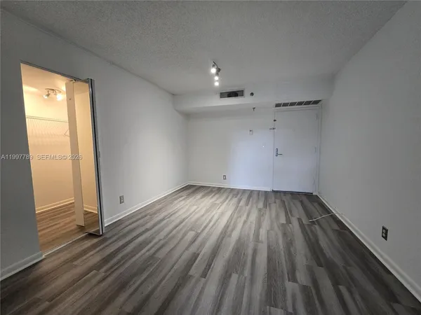 $2,300 | 3300 Northeast 192 Street, Unit 210, Aventura, FL 33180