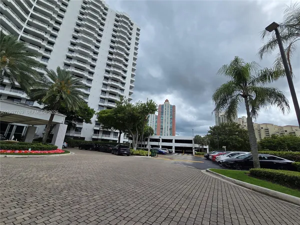 $2,300 | 3300 Northeast 192 Street, Unit 210, Aventura, FL 33180