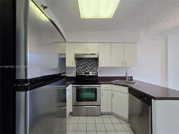 $2,300 | 3300 Northeast 192 Street, Unit 210, Aventura, FL 33180