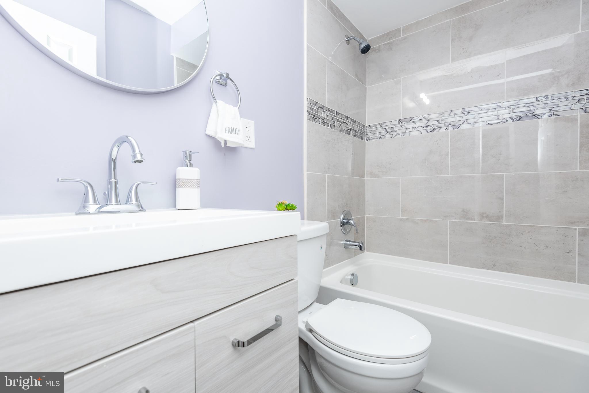 4924 Brookwood Road Baltimore, MD 21225 - Photo 5 of 24 Main level bath