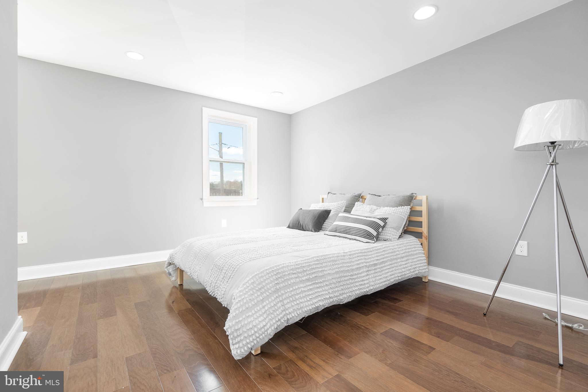 4924 Brookwood Road Baltimore, MD 21225 - Photo 9 of 24 Master bedroom