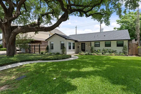 $960,000 | 2501 Briarhurst Drive, Houston, TX 77057