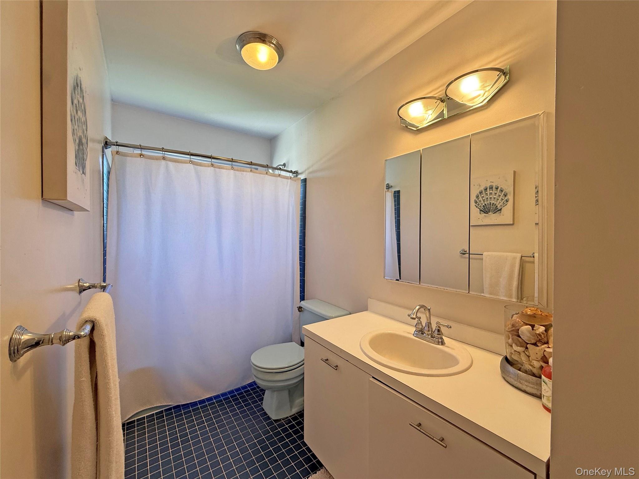 19 Cold Spring Court Southampton, NY 11968 - Photo 21 of 28