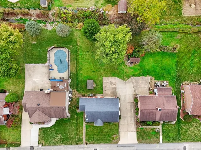 an aerial view of a house with outdoor space and lake view